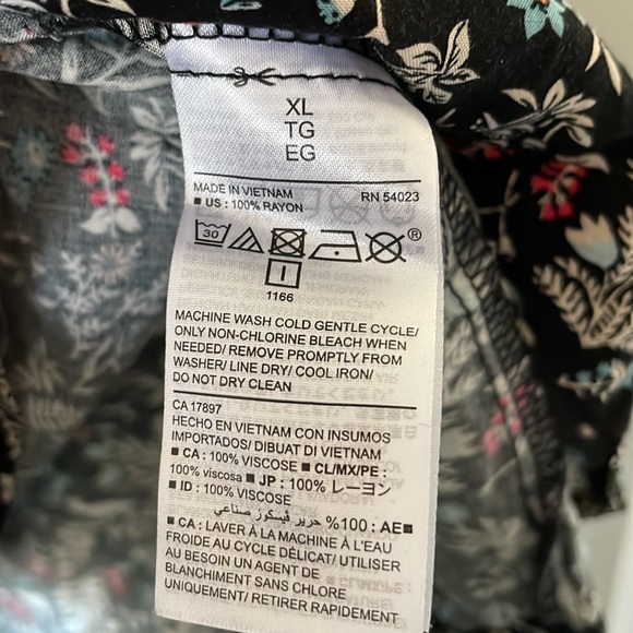 Tunic dress with pattern of flowers, leaves and bunnies - Picture 4 of 6